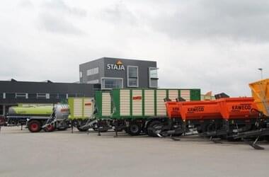 fertige Landschaftsfahrzeuge der Firma STAJA hergestellt mit Hilfe der ABUS Kräne
