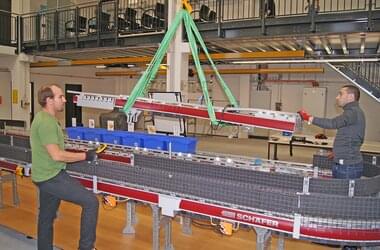 Logistik-Ingenieure testen HB-System mit Elektro-Kettenzug