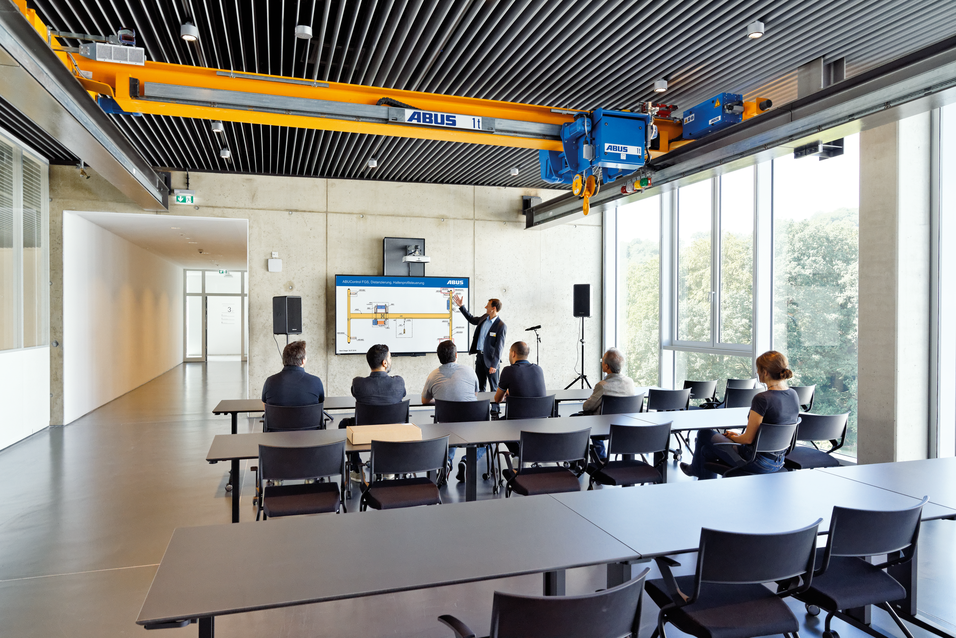 Schulung in Kran-Werkstatt des Kran-Hauses