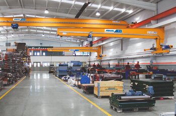 Wand-Laufkrane EWL mit ABUS Kettenzug ABUCompact GM4 in der Firma DINAMIC in Spanien
