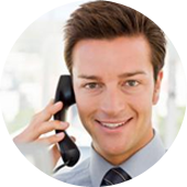 Symbol eines Ansprechpartner der telefoniert 